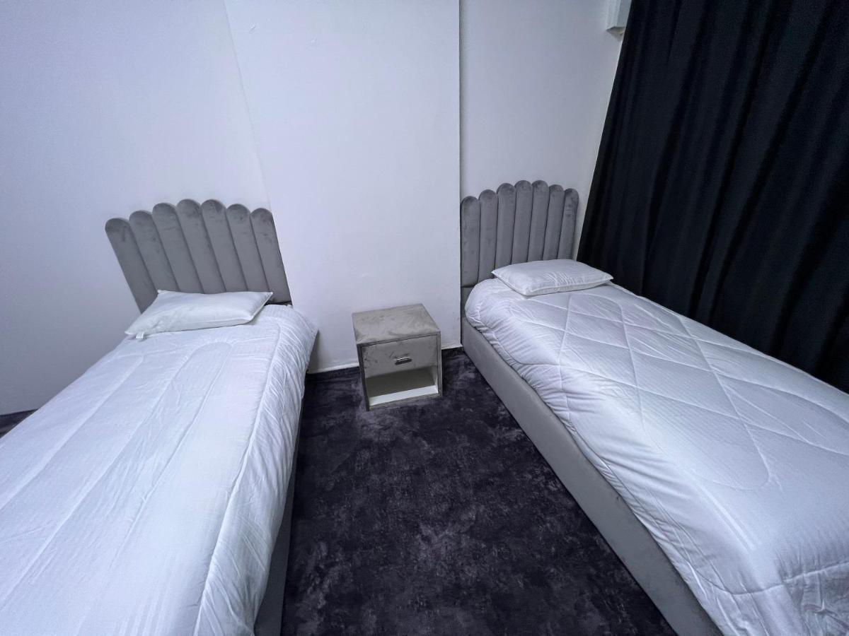 Dinar - Twin Bed Homestay Abu Dhabi