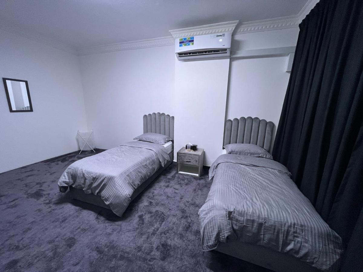Dinar - Twin Bed Homestay Abu Dhabi